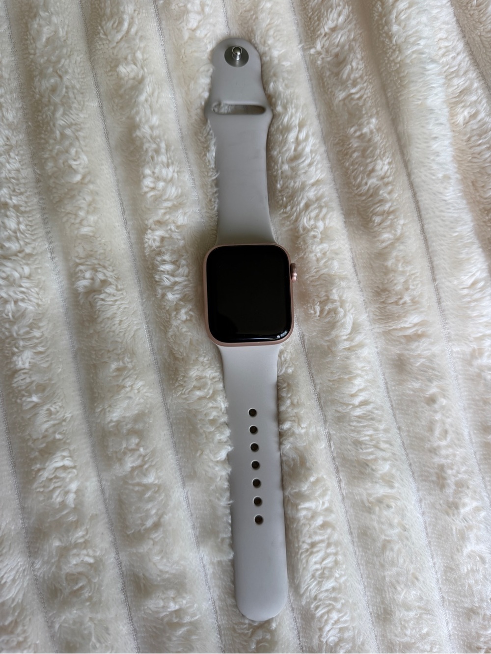 Apple Watch SE 40mm Rose Gold Smartwatch with Starlight Band
